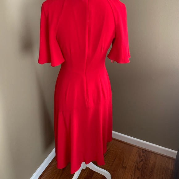 Maggie London Petite Pleated Flutter Sleeve Crepe - Picture 3 of 7